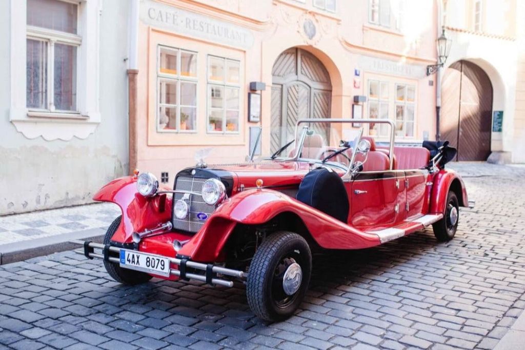 빈티지 자동차로 즐기는 카를슈테인 성 투어