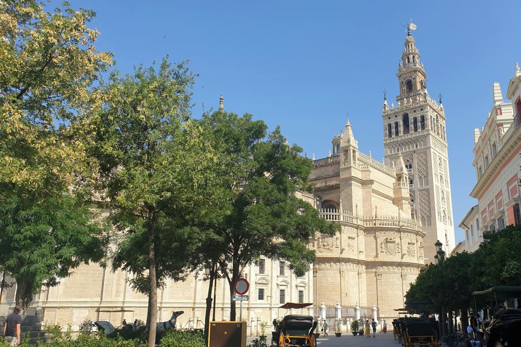 대성당 단지와 히랄다 타워