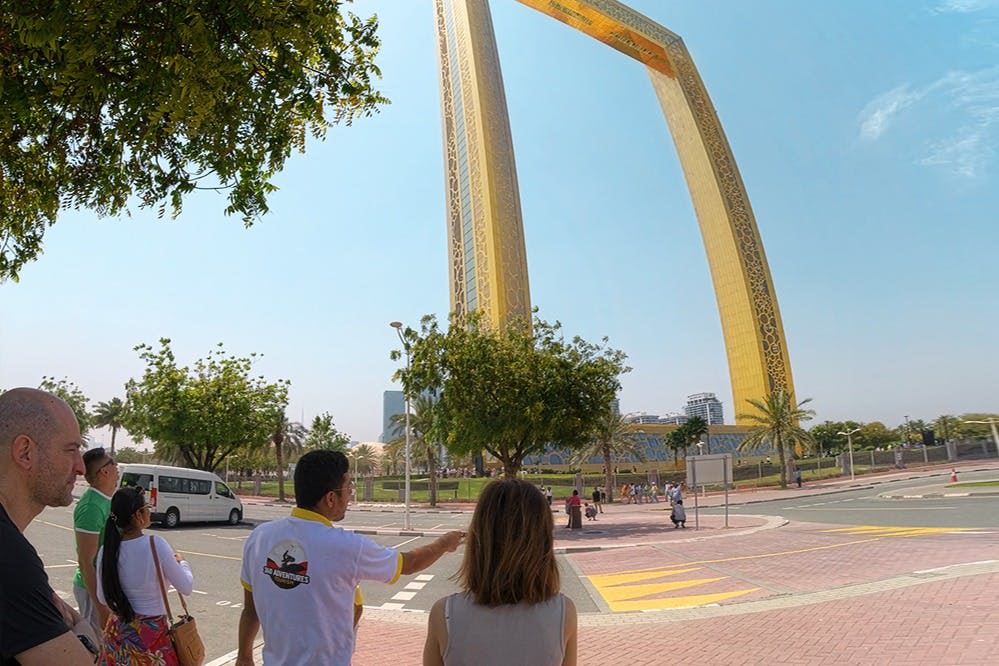 추억의 액자 만들기: 두바이 액자 (Dubai Frame) 에서 두바이의 랜드마크 둘러보기
