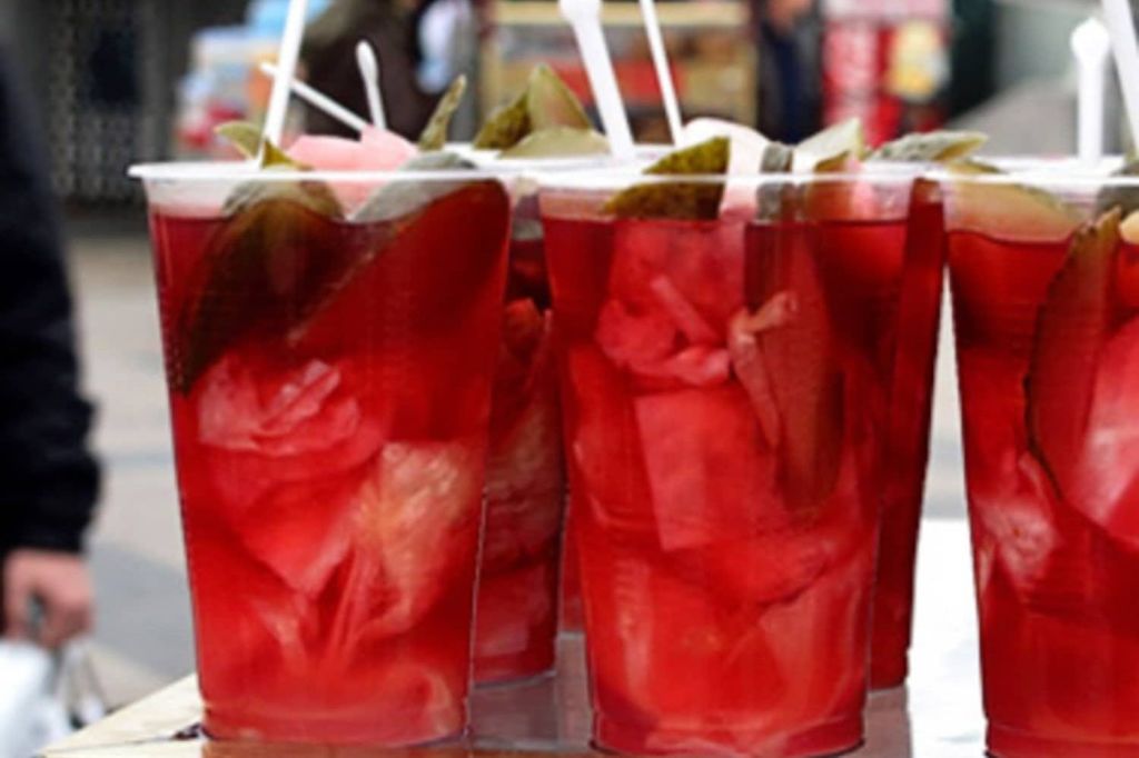 기괴해 보일지 모르지만 절대적으로 맛있습니다 - 피클 주스!