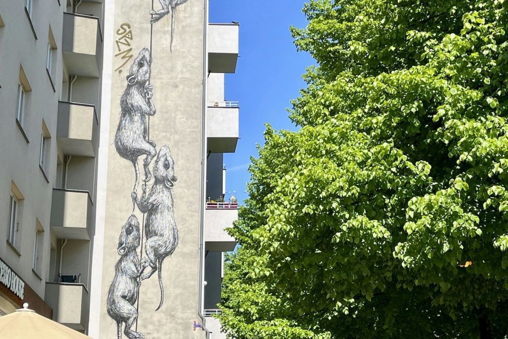 세계적으로 유명한 예술가들의 거리 벽화와 그라피티