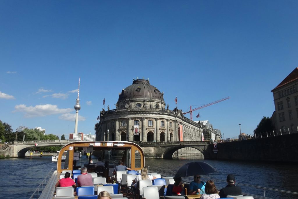 보데 박물관 스프라이사이드 앞에 있는 카크브리오 선박 베르라이너