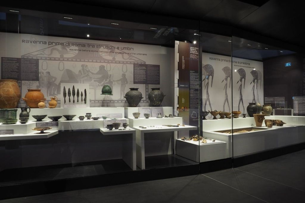 Setup of the Etruscan and Prehistoric Period Slide