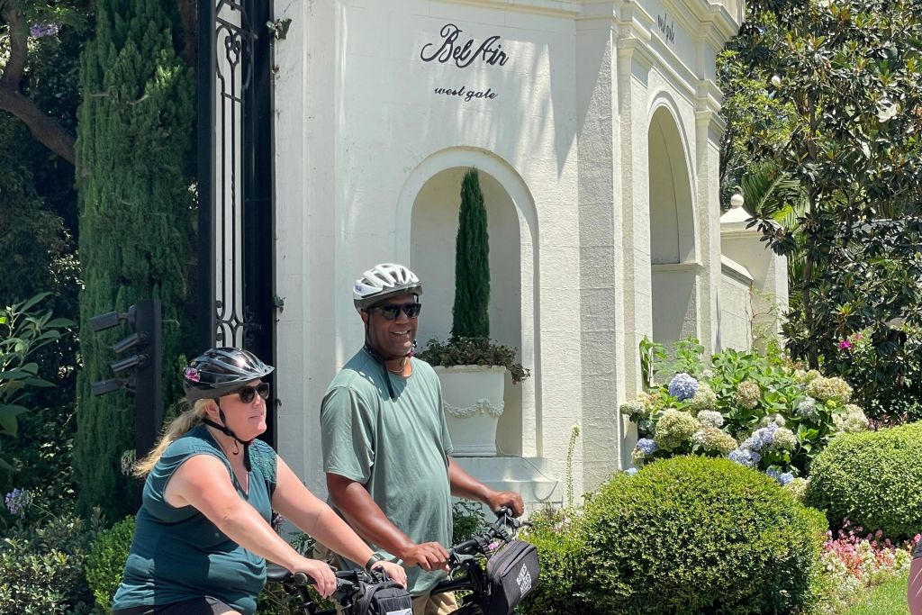 전기 자전거로 즐기는 벨에어 왕궁 투어