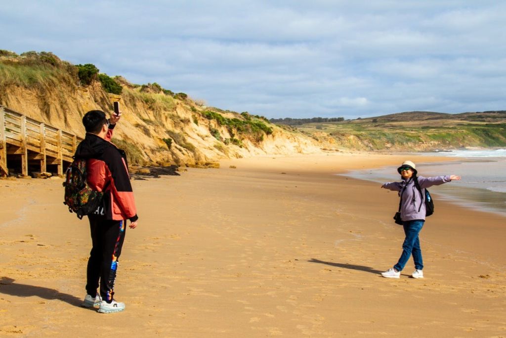 여름 시즌에 울라마이 곶을 방문합니다.