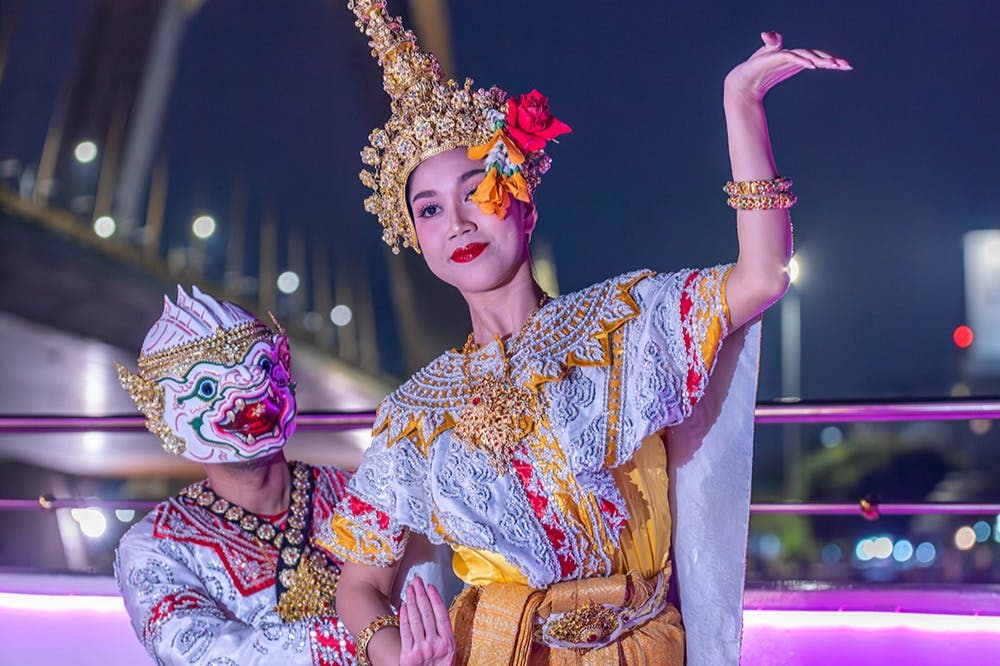 최신 럭셔리 방콕 차오프라야 크루즈.