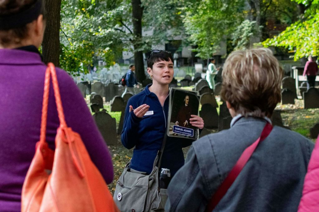 유서 깊은 가이드와 함께하는 그래너리 매장지 투어