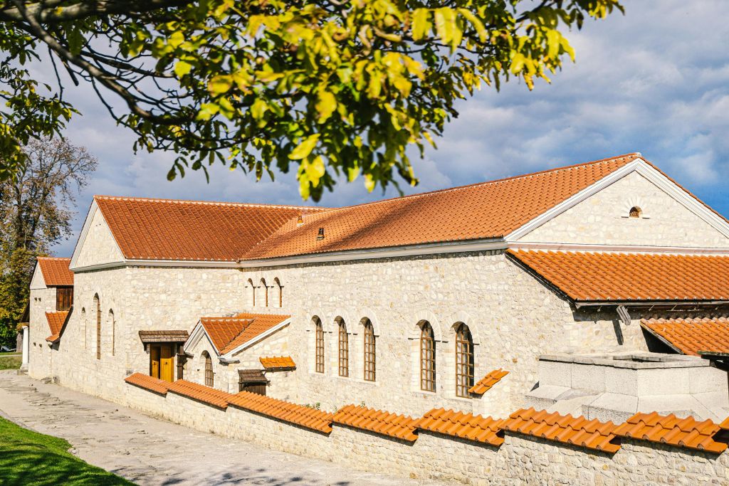 로마 지구의 재건축된 로마식 목욕탕