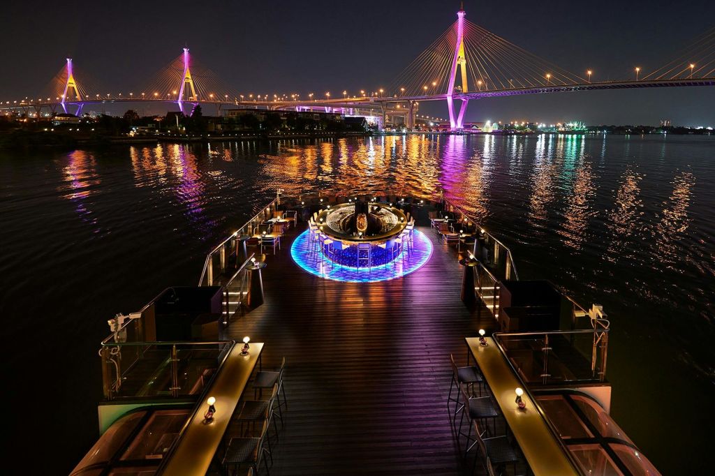 샤프란 차오프라야강에서 즐기는 디너 크루즈