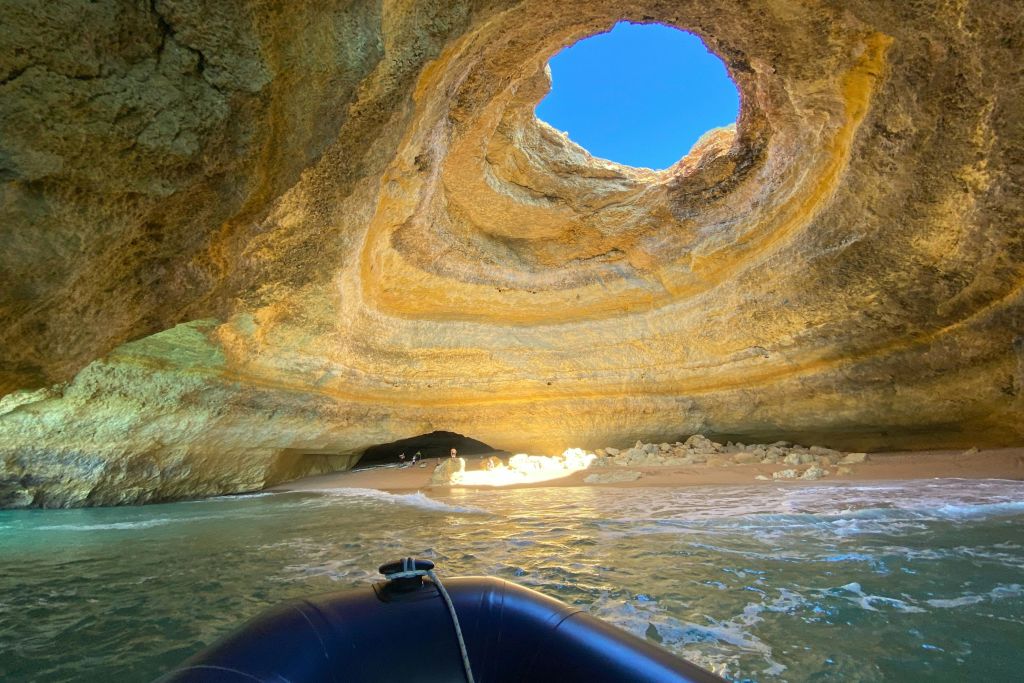 베나길 동굴 일출 보트 투어 (포르티마오 출발)