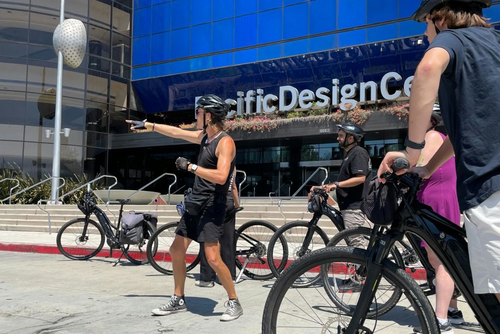 전기자전거로 즐기는 베벌리힐스 퍼시픽 디자인 센터 투어