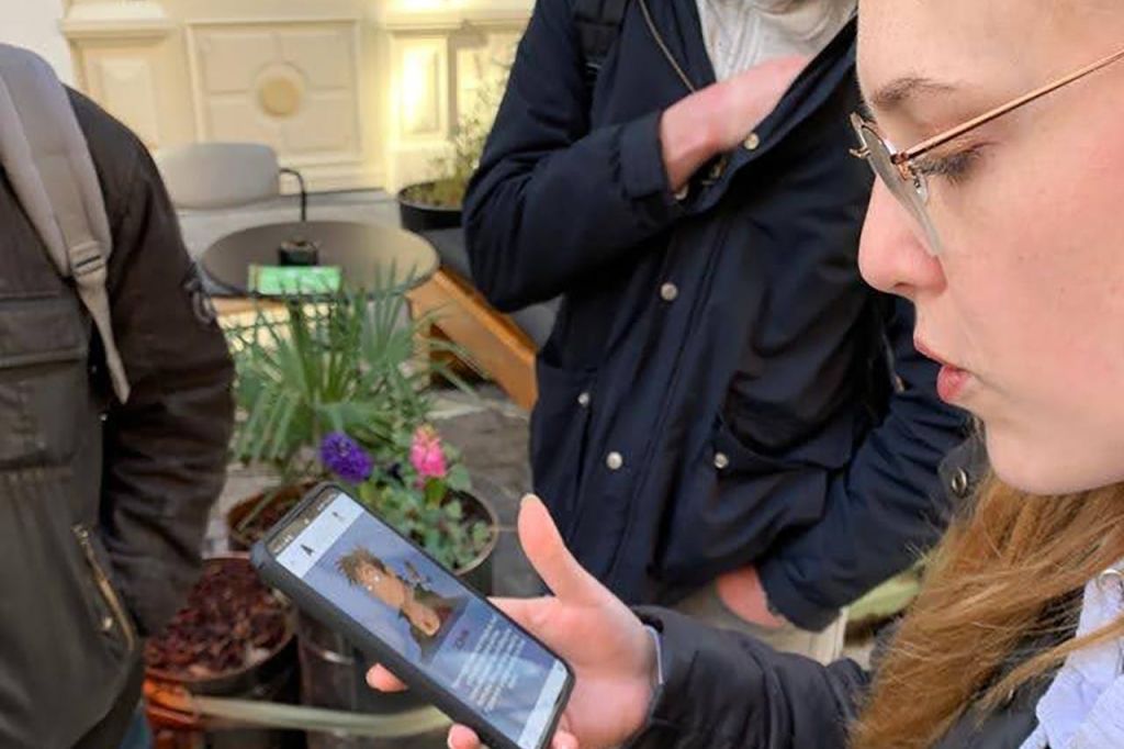 트리어에서 셜록 홈즈 살인 미스터리 게임 즐기기