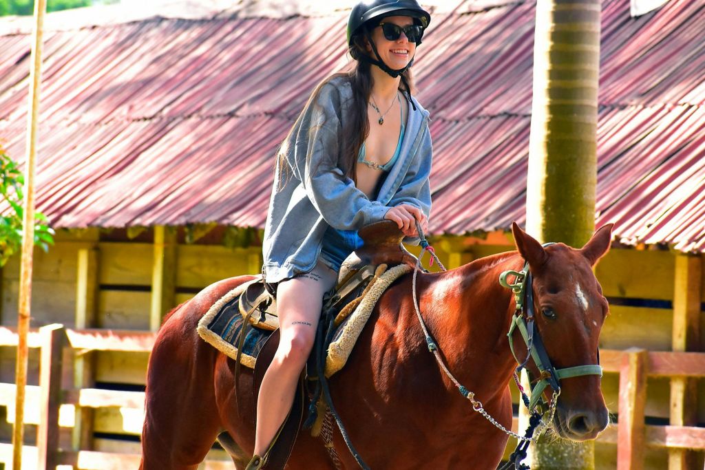 정글에서 즐기는 승마