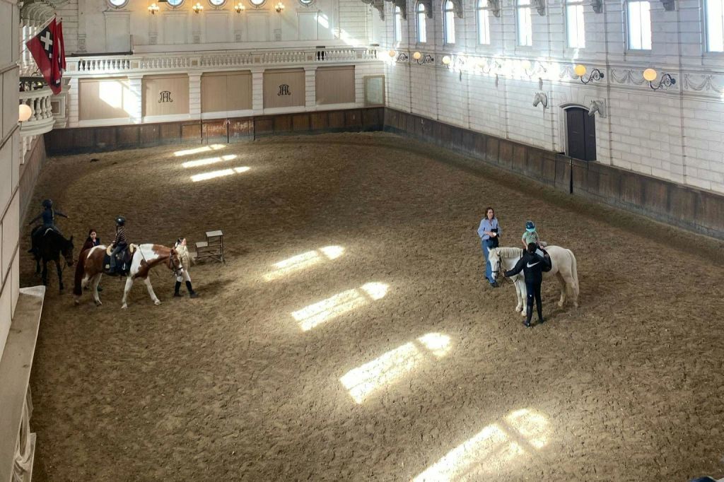 암스테르담에서 예상치 못한 멋진 전망을 즐기며 한 끼를 즐겨보세요.