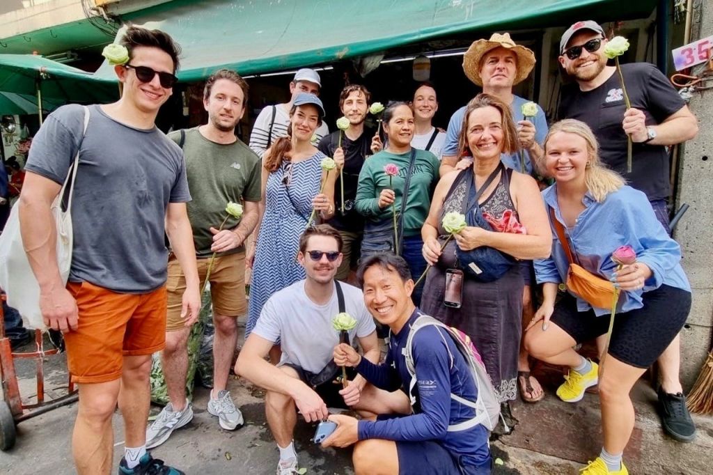 태국의 아름다운 문화를 발견하고 방콕에서 가장 큰 부처님 이미지를 제공하십시오.