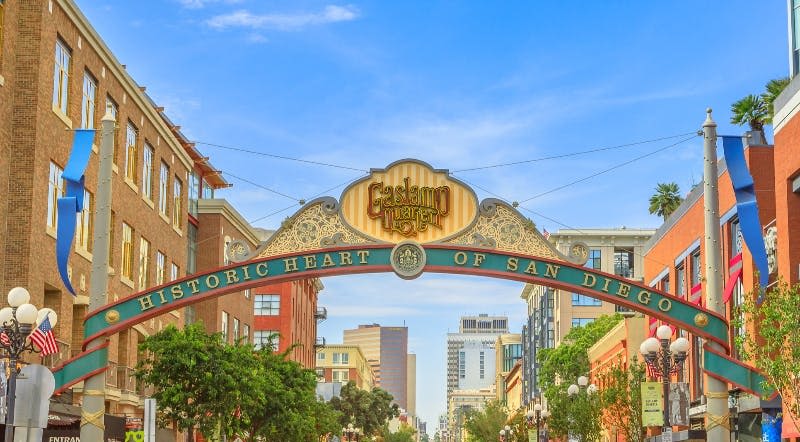 여기서 만나세요 아치