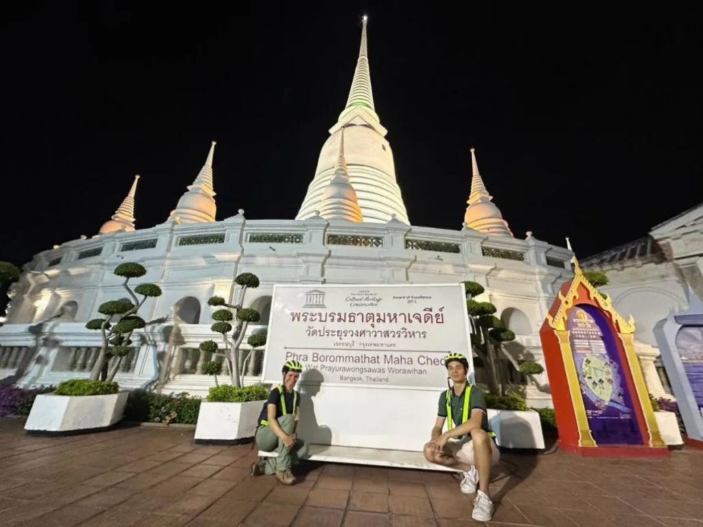 Phra Borommathat Maha Chedi와 다양한 인스타 모먼트: -)