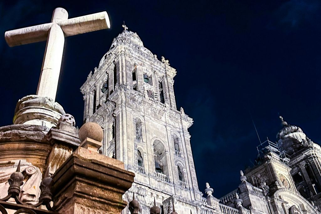 죽음의 날, 전설과 유령