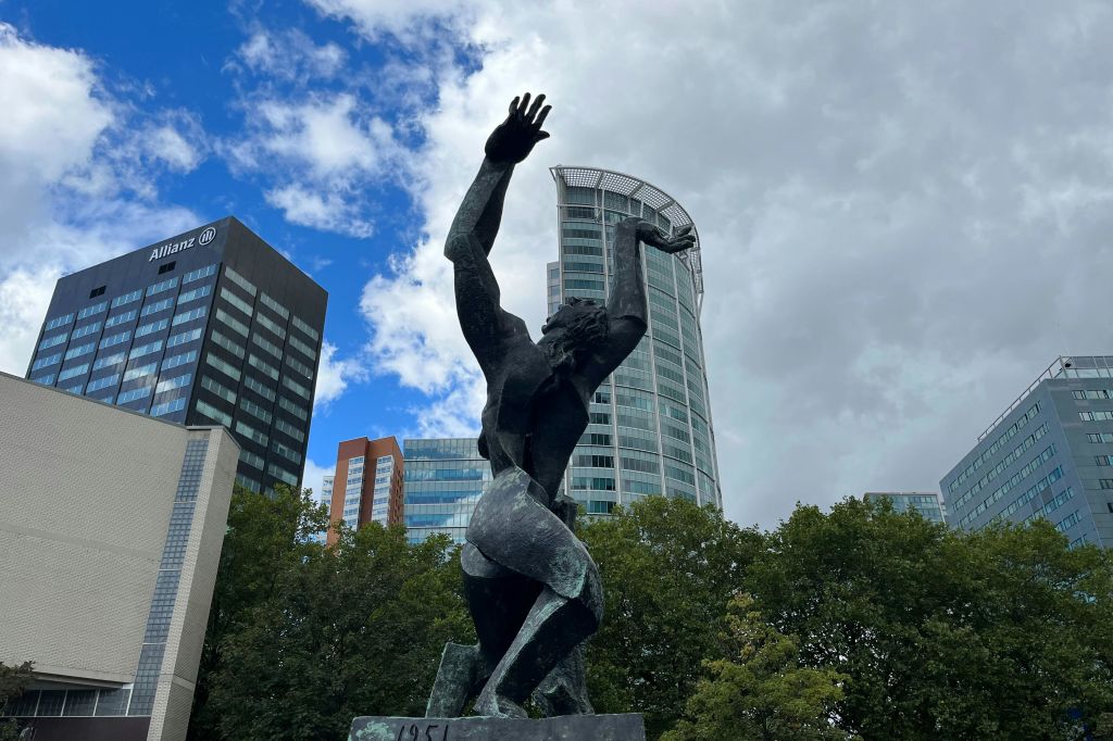 잃어버린 도시 조각상