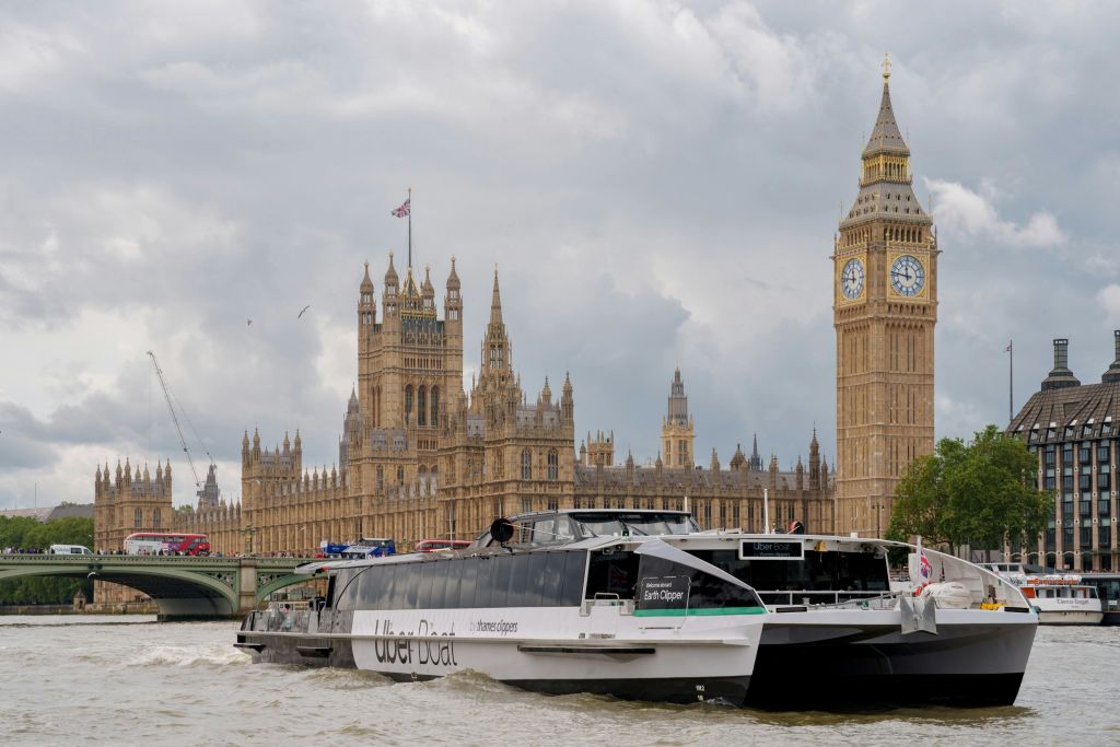 템스 클리퍼스와 국회의사당에서 즐기는 Uber Boat