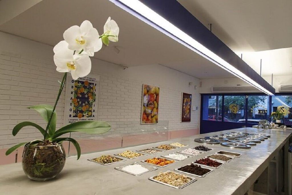 전통 음식 즐기기