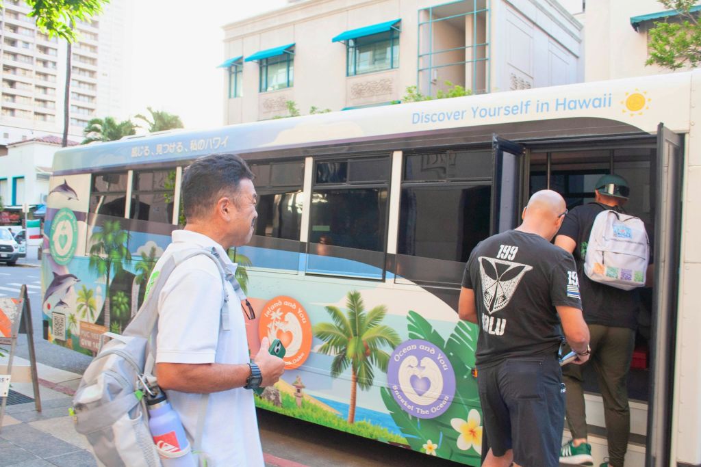 와이키키에서 출발하는 왕복 교통편