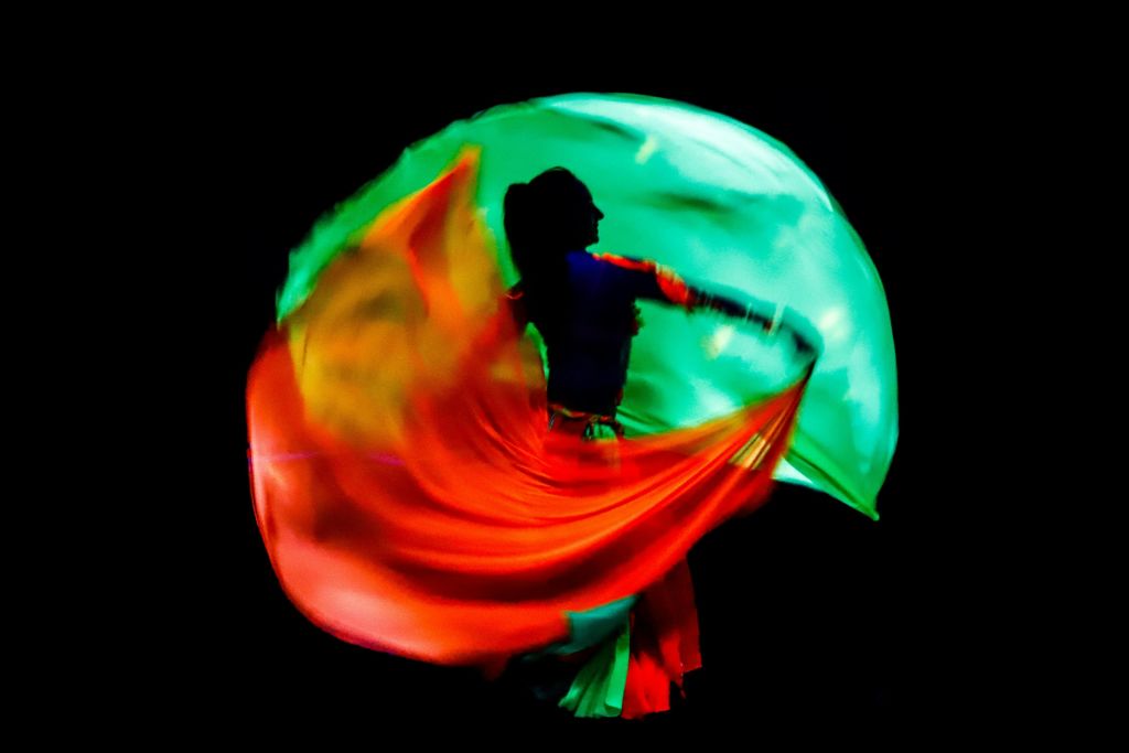 블랙라이트 샤먼 댄스