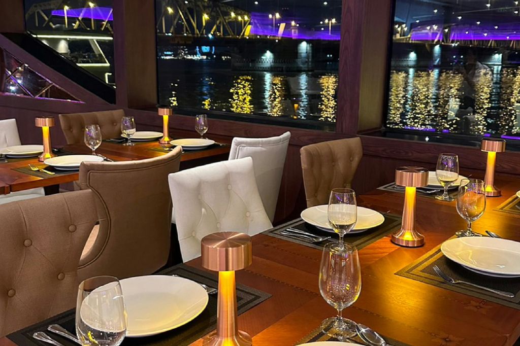 오퓰런스 럭셔리 디너 크루즈