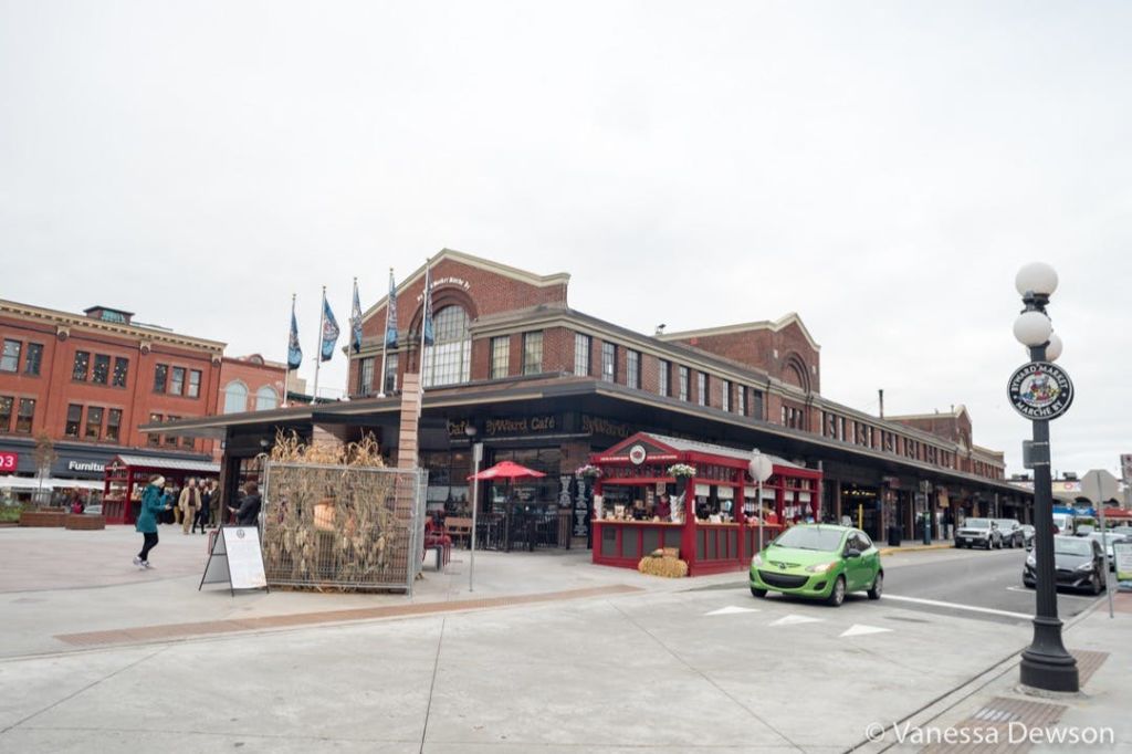 바이워드 마켓 중앙 건물, 바이워드 파빌리온