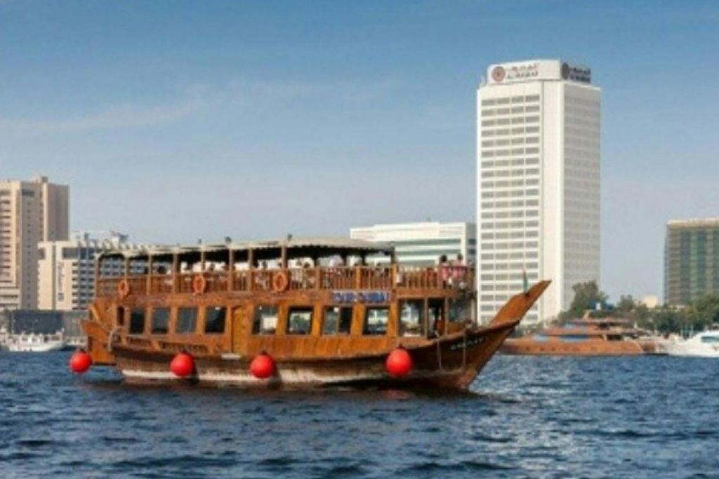 크리크 관광 크루즈 투어 (갓 구운 피자와 음료 무제한 제공)