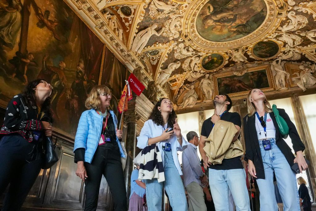 가이드와 함께하는 도제스 궁전 투어