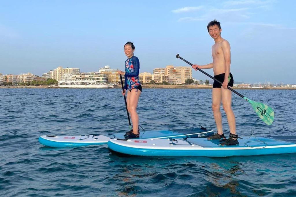 칸파스티야 해변에서 스탠드업 패들보딩 즐기기