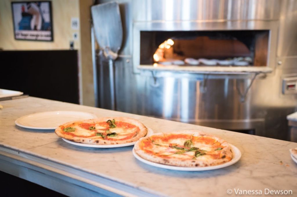 그랜드피자리아에서 즐기는 피자