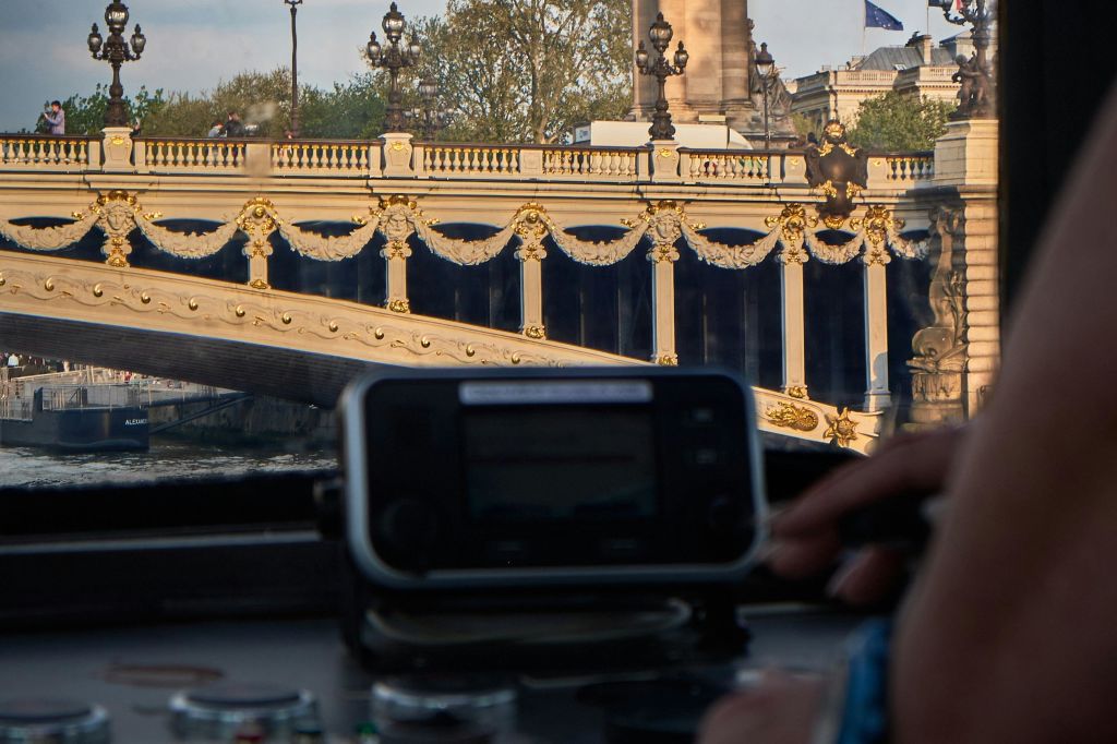 센강 크루즈를 타고 파리에서 가장 아름다운 기념물 둘러보기