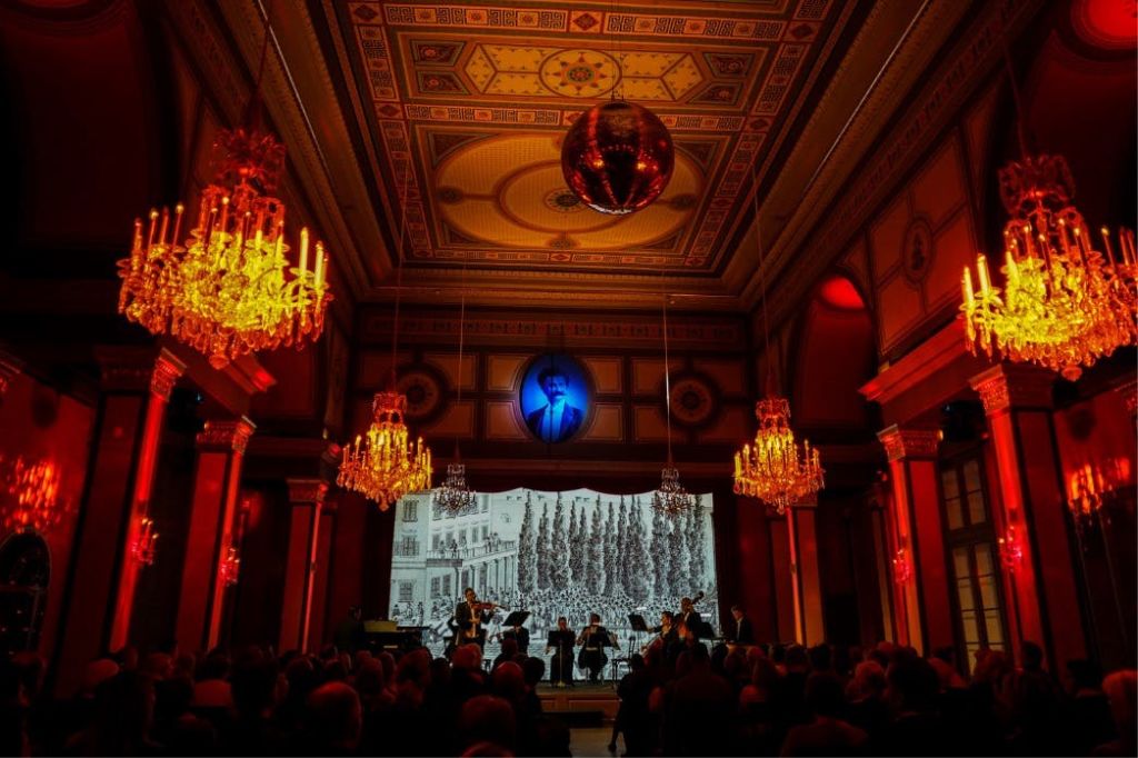 스트라우스의 집에서 즐기는 라이브 콘서트