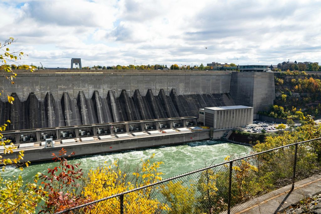 수력 발전은 관광이 아닌 나이아가라 최고의 산업입니다.
