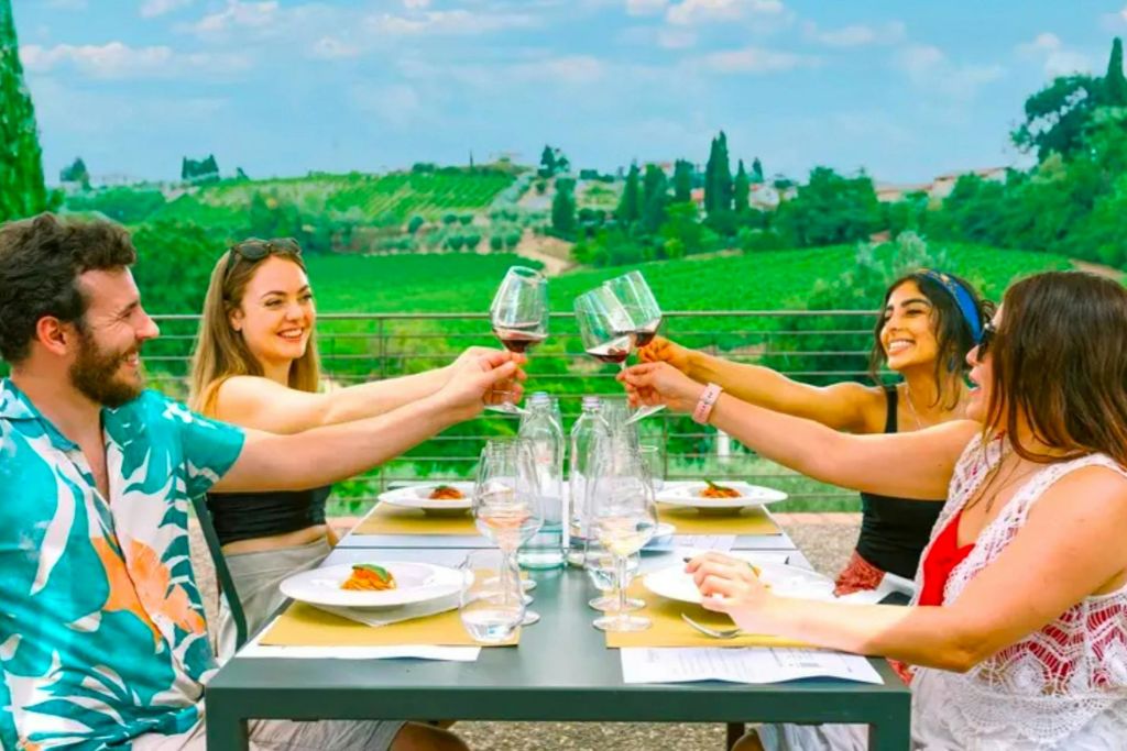 하루 동안 도시를 벗어나 토스카나 최고의 명소를 찾아보세요!