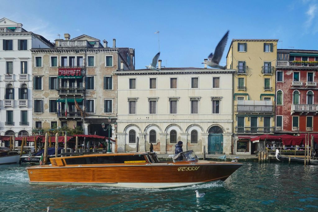 교통편을 제공하는 보트