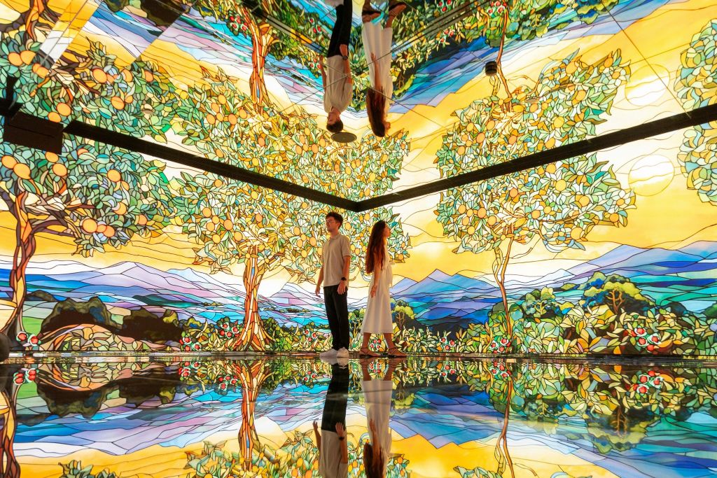 가우디의 트렌카디 모자이크를 360도 화상으로 만나보세요.