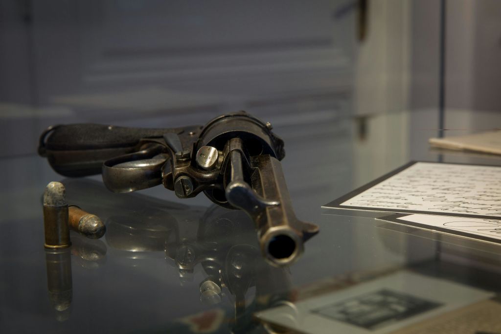 그런 리볼버로 살인을 저질렀습니다.