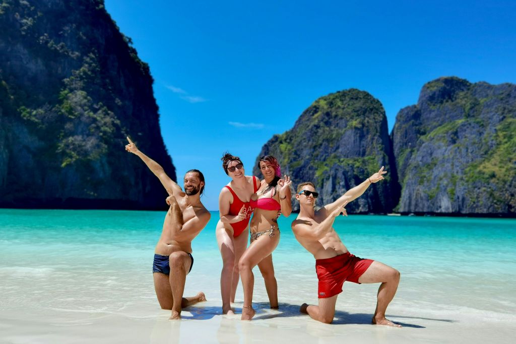 레오나르도 디카프리오와 함께 영화 "더 비치" 로 유명해진 마야 베이