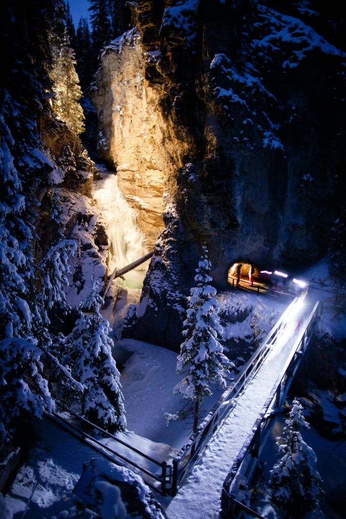 밴프 투어 - 저녁에 즐기는 존스턴 캐니언 아이스워크