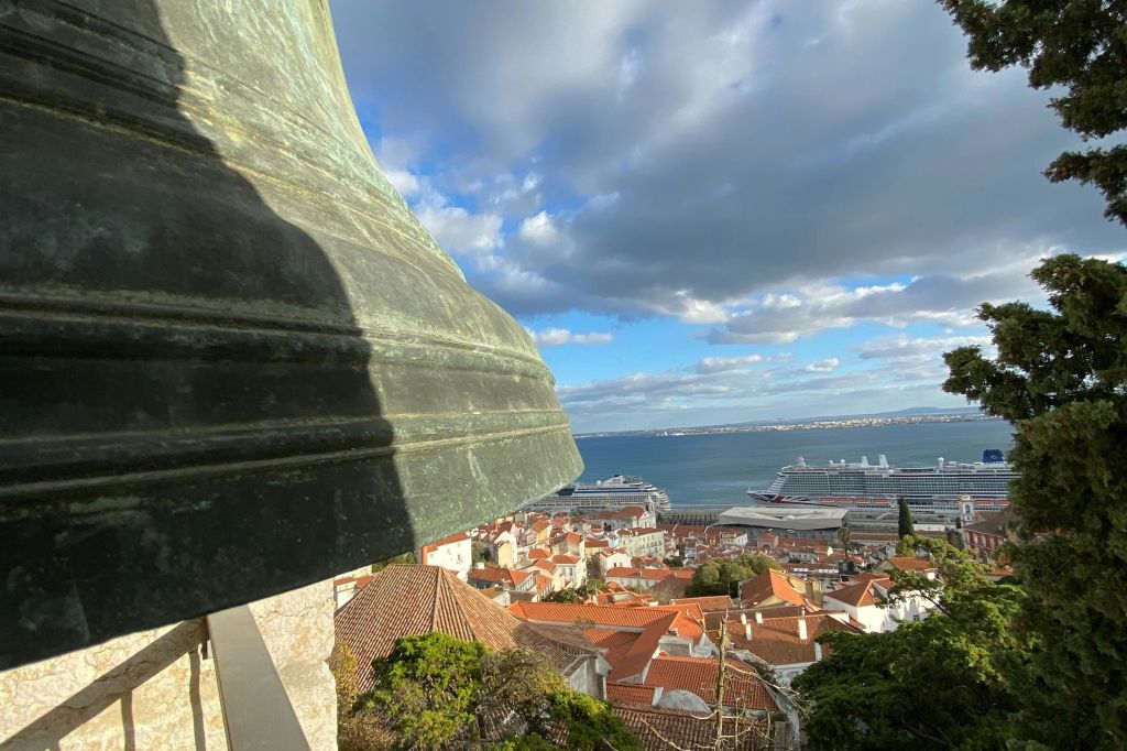 고대 리스본과 타구스 강이 내려다보이는 놀라운 전망