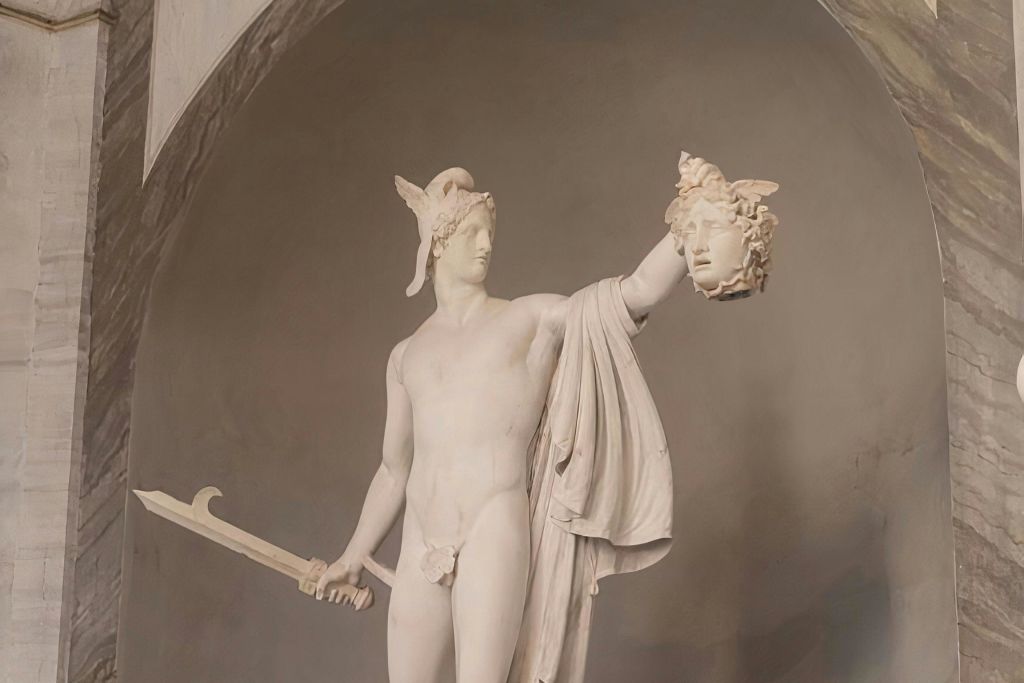 메두사의 머리와 함께하는 페르세오 투어