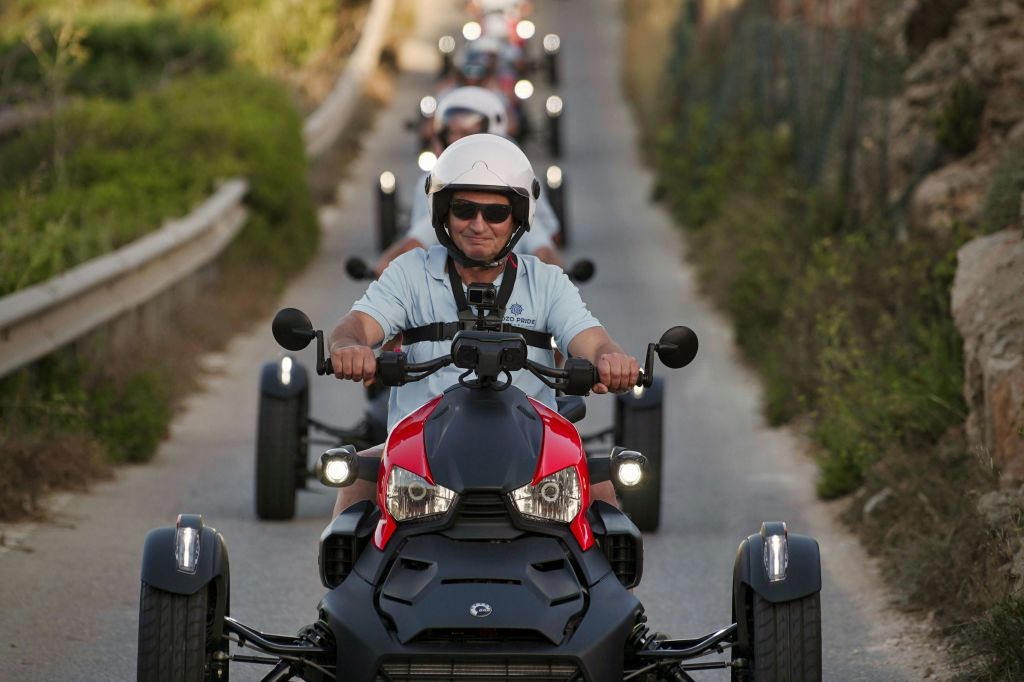 호송 중인 라이커스