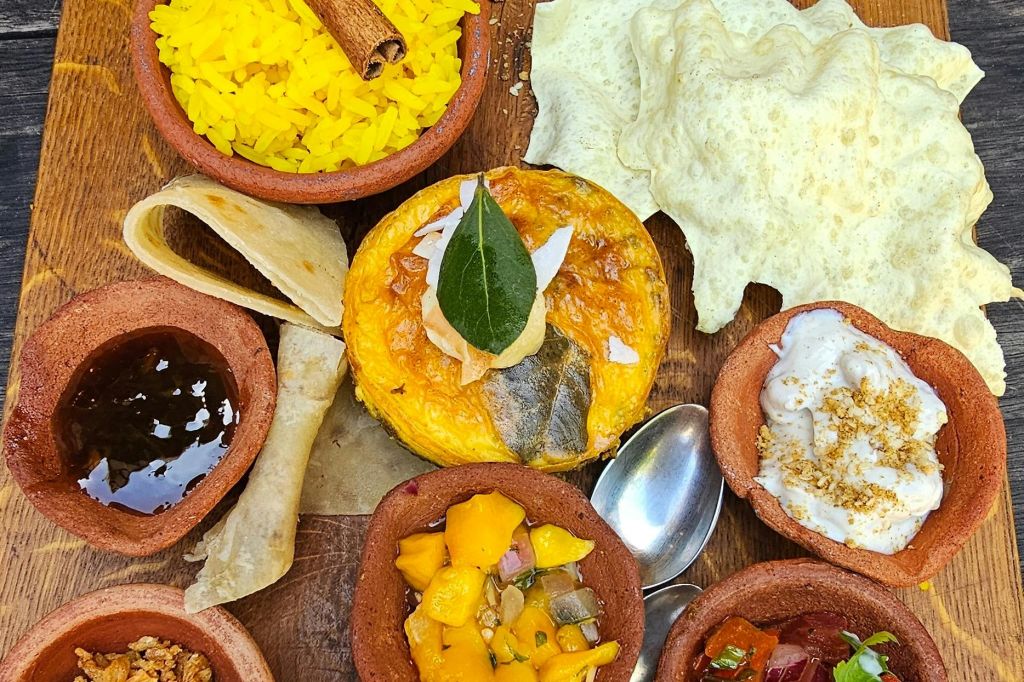 다양한 음식을 맛보는 투어