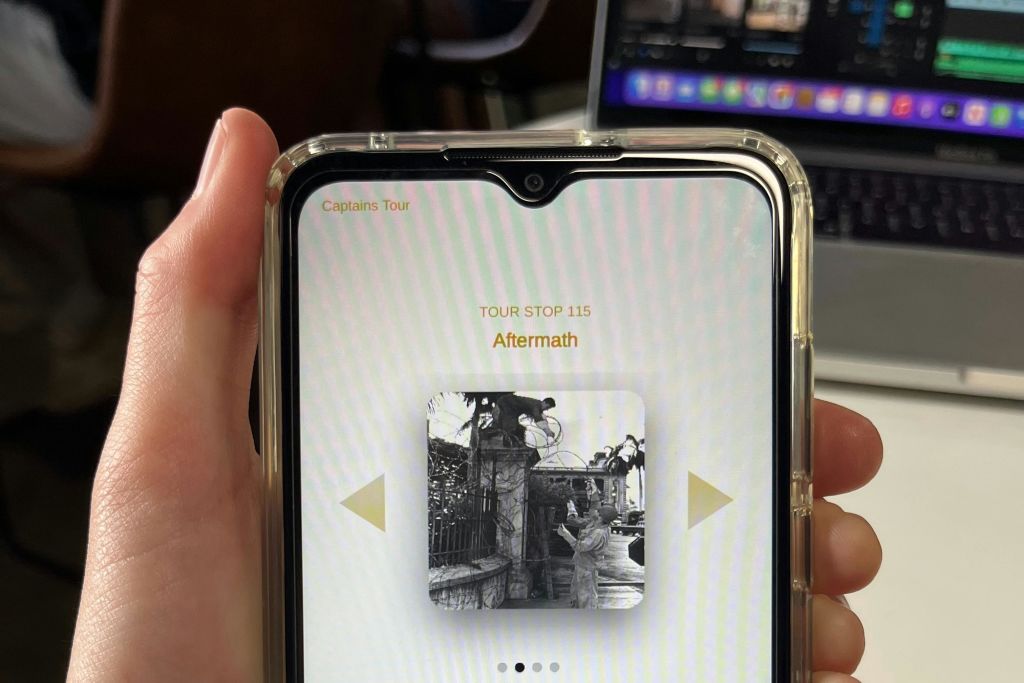 무료 이어버드와 함께 제공되는 스마트폰으로 즐기는 멀티미디어 투어.