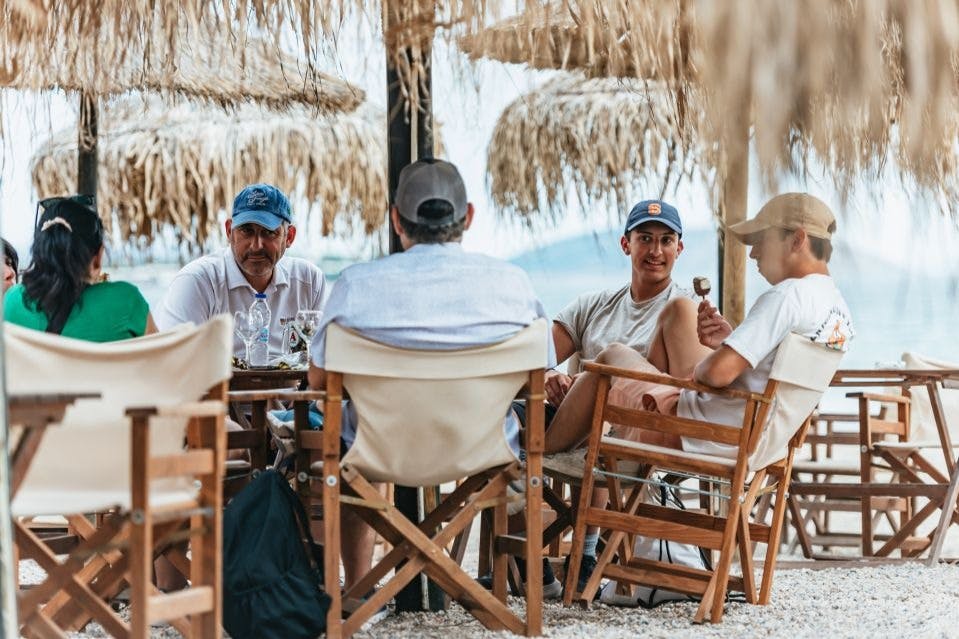 Nuestros huéspedes relajándose en nuestra parada de playa.