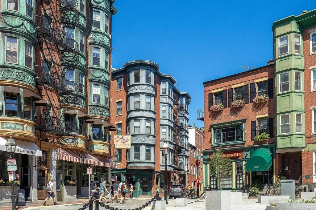 유서 깊은 노스 엔드인 "리틀 이탈리아" 의 노스 스퀘어.