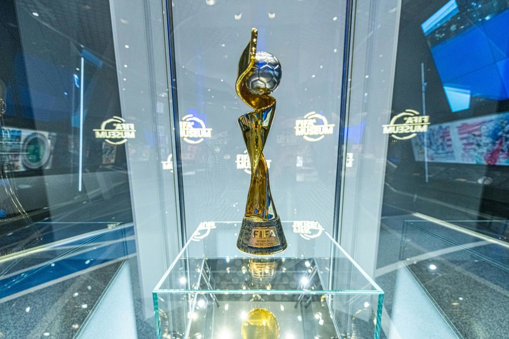 오리지널 FIFA 여자 월드컵 트로피